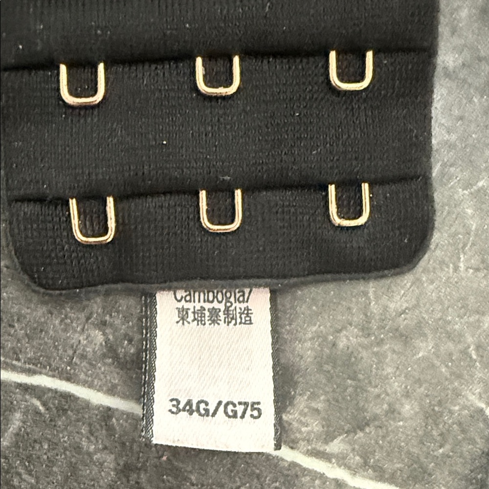 Victoria’s Secret minimizer bra - Picture 3 of 3